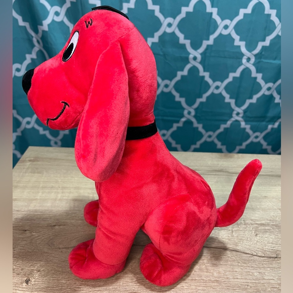 Clifford The Big Red Dog Plush - Picture 3 of 10